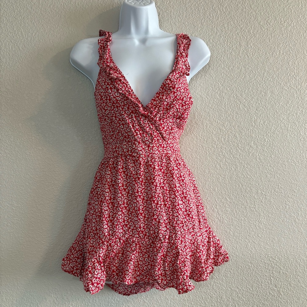 SHEIN Red and White Sleeveless Romper V-Neck Resort Wear